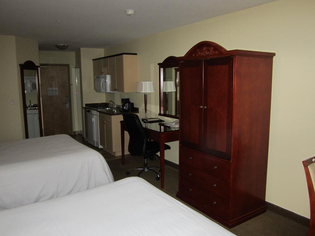 Trend Mountain Hotel & Conference Centre Tumbler Ridge Экстерьер фото
