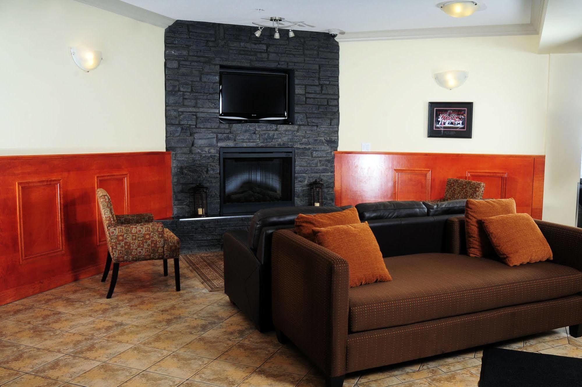 Trend Mountain Hotel & Conference Centre Tumbler Ridge Экстерьер фото