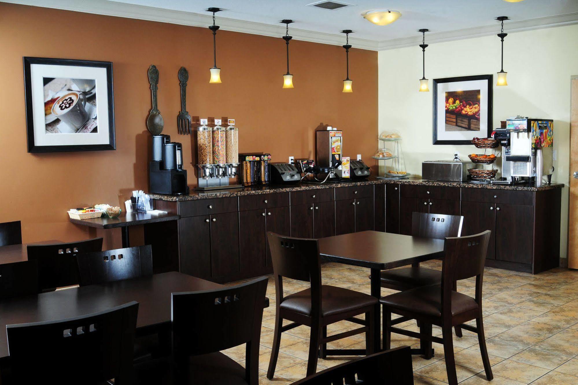 Trend Mountain Hotel & Conference Centre Tumbler Ridge Ресторан фото