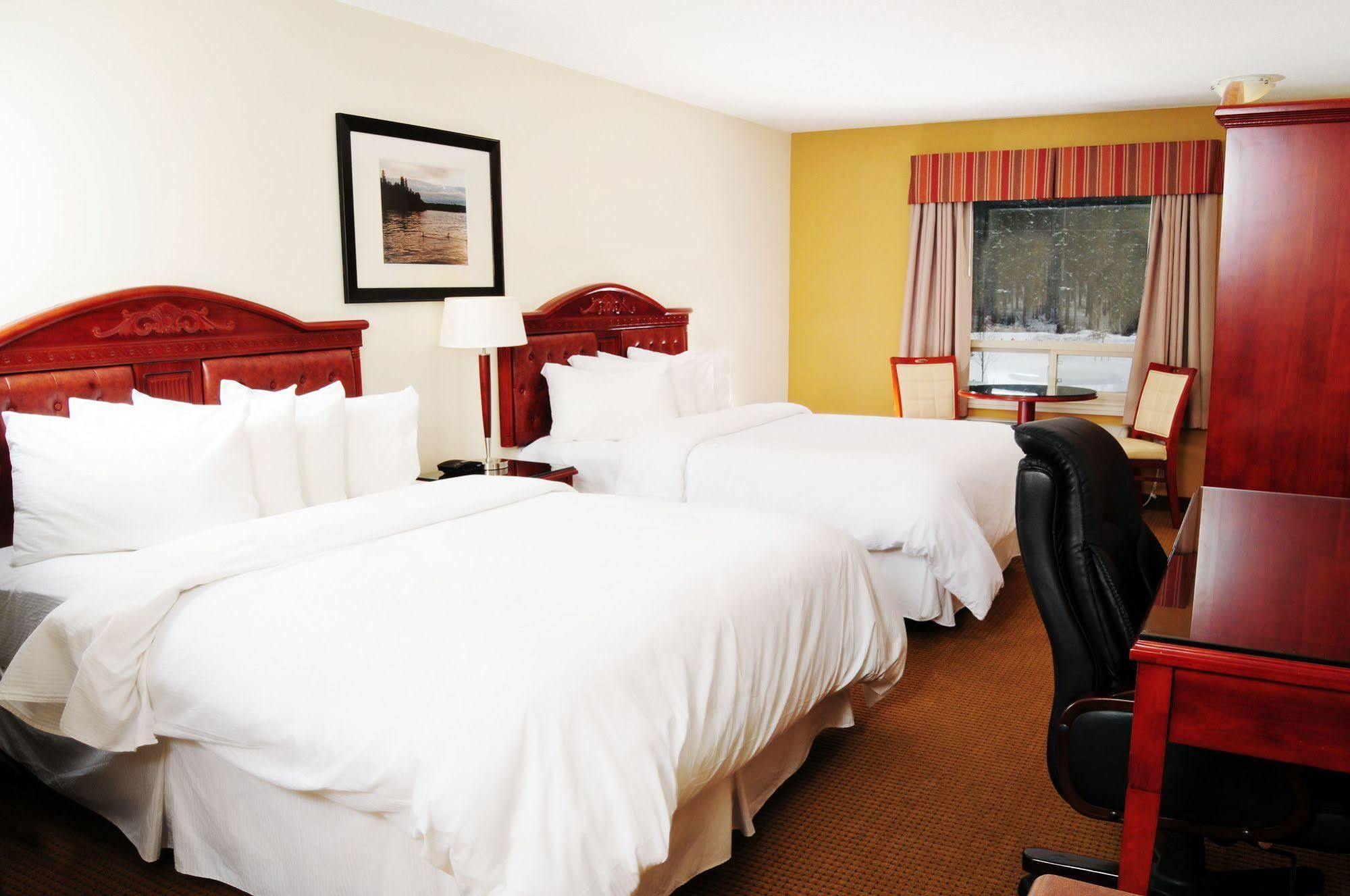 Trend Mountain Hotel & Conference Centre Tumbler Ridge Номер фото